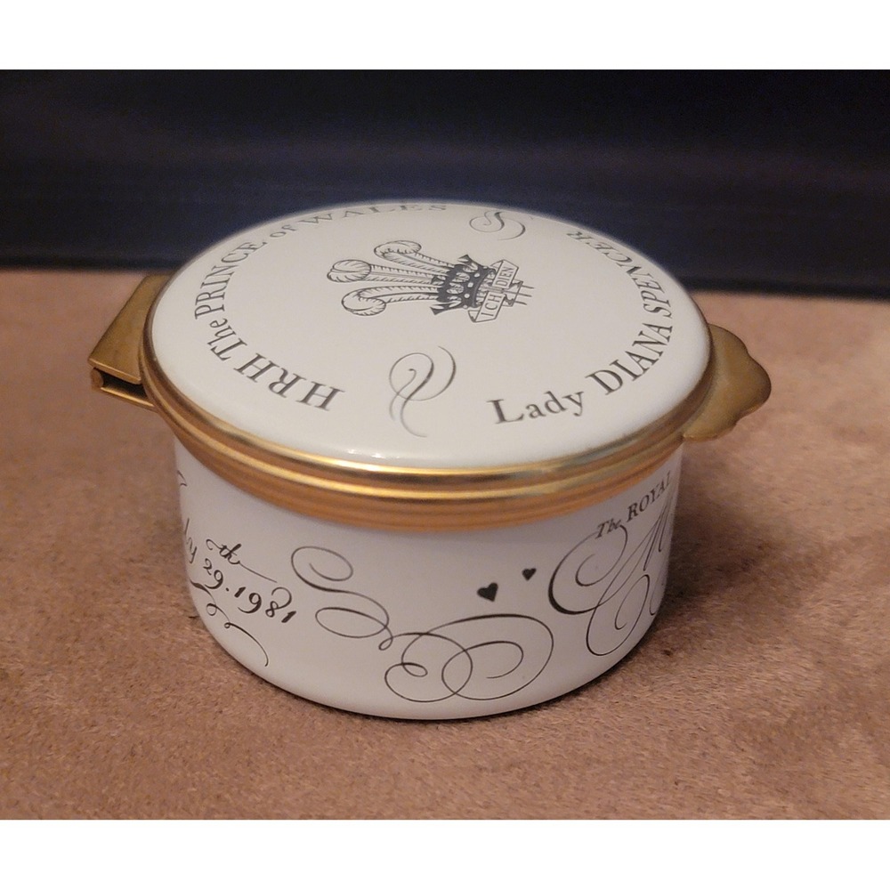 Toye, Kenning & Spencer Made for Penhaligon's Royal Marriage Enamel Trinket Box - Picture 2 of 9